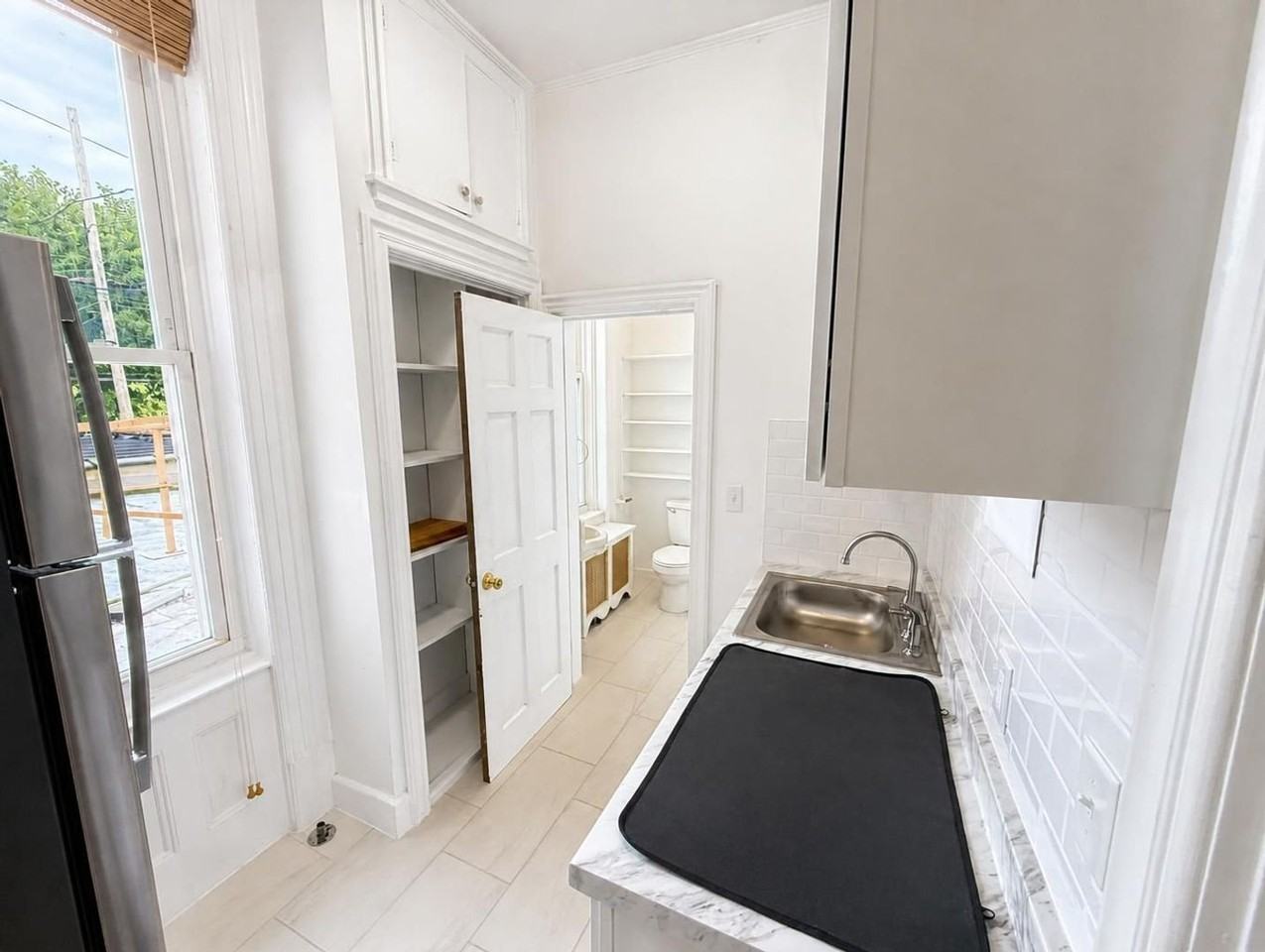 454 Warren Street - Photo 4 of 16