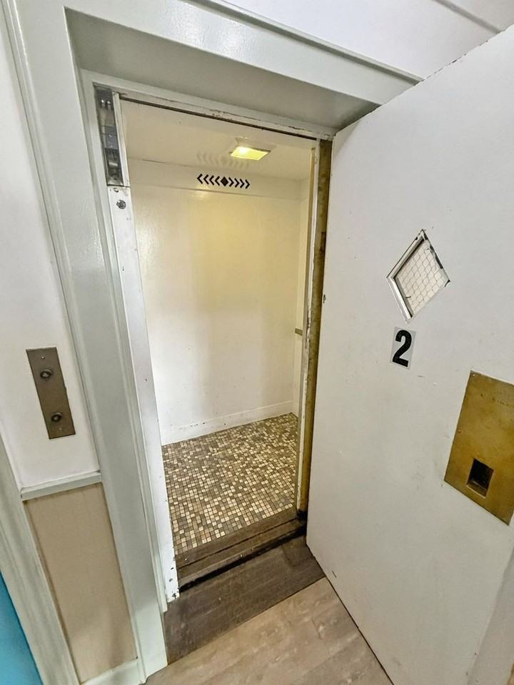 454 Warren Street - Photo 7 of 16