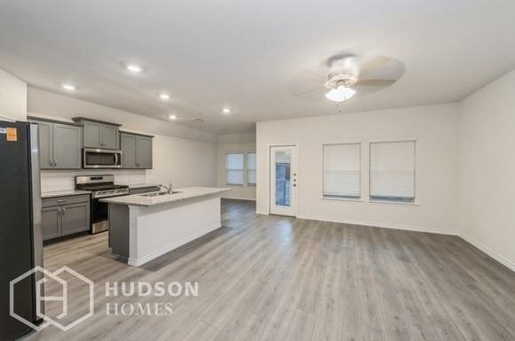 1916 Hummingbird St - Photo 3 of 14