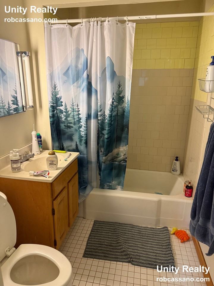 Oak St #1 - Photo 5 of 28