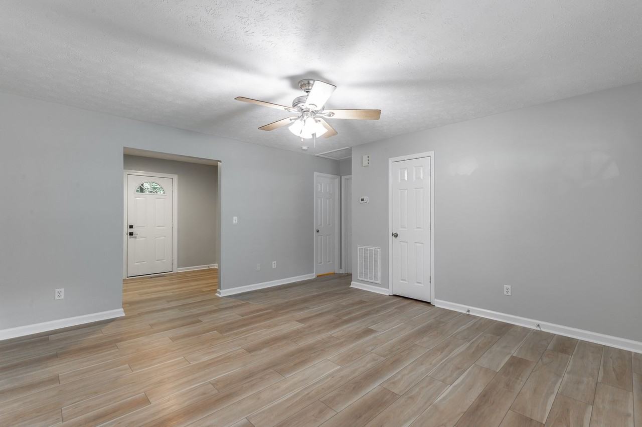 9424 Fuller Rd - Photo 4 of 30