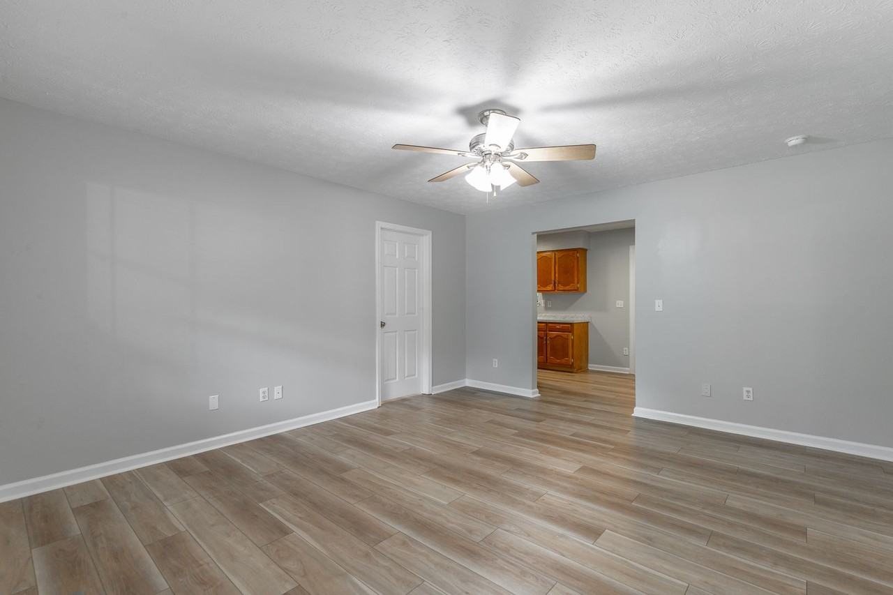 9424 Fuller Rd - Photo 5 of 30