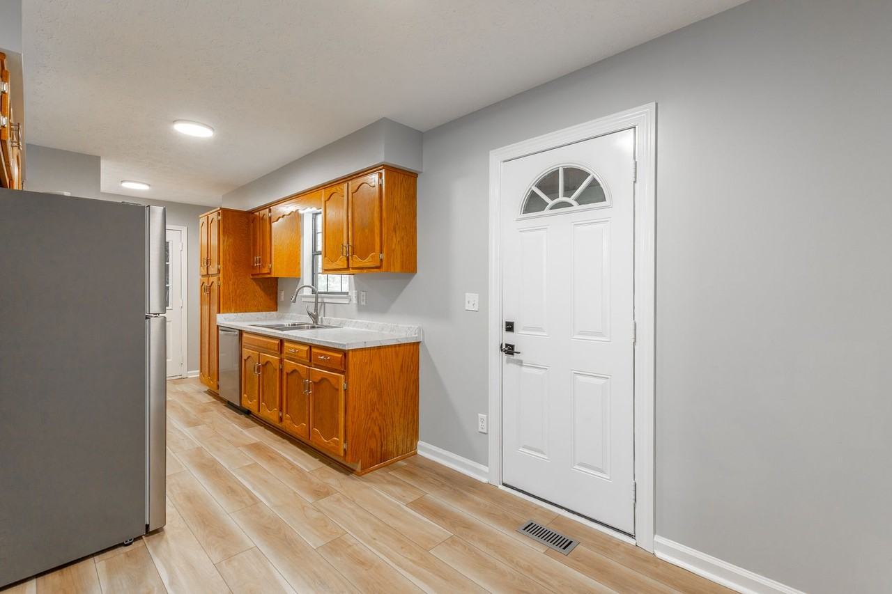 9424 Fuller Rd - Photo 7 of 30