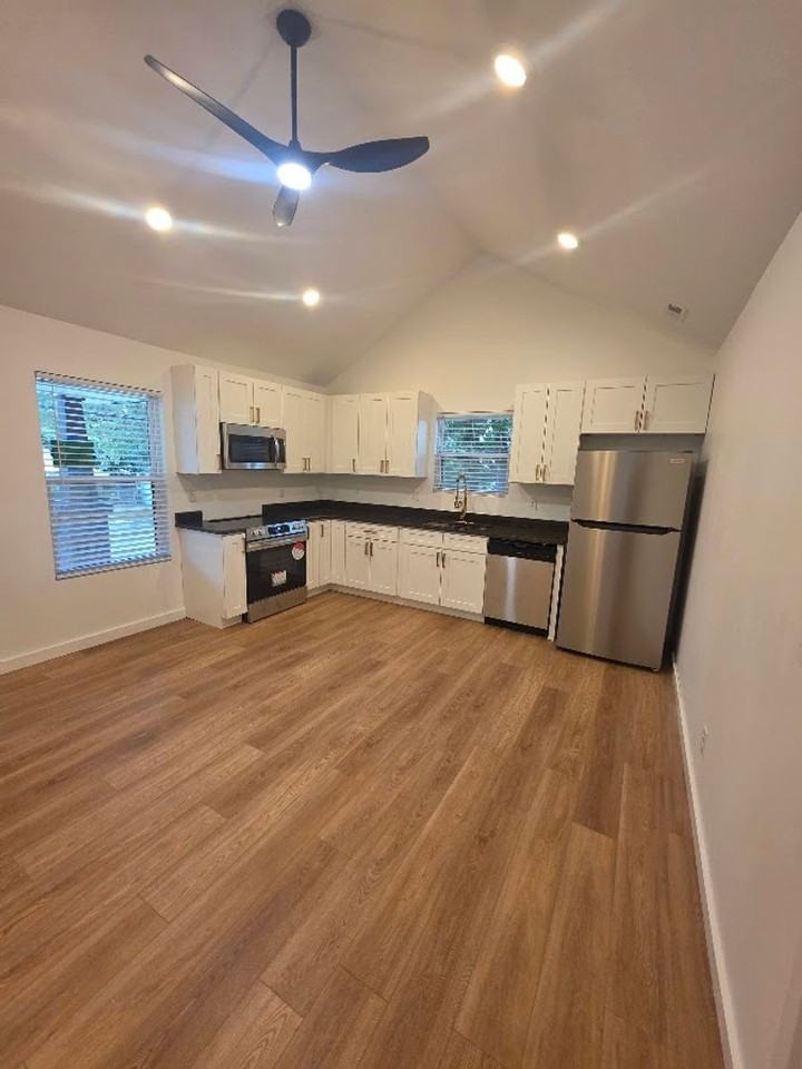 259 S Walnut Ave - Photo 2 of 19