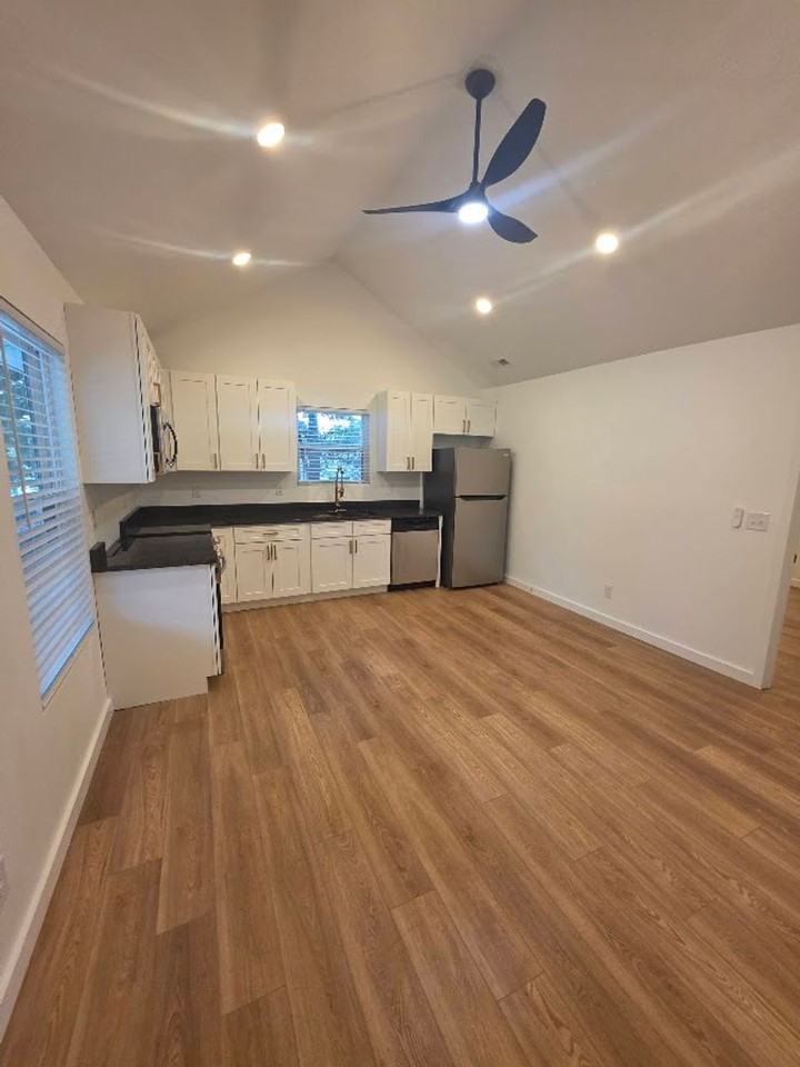 259 S Walnut Ave - Photo 3 of 19