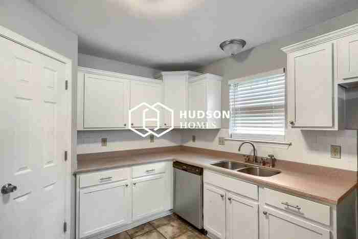 24 Brittany Ln - Photo 7 of 28