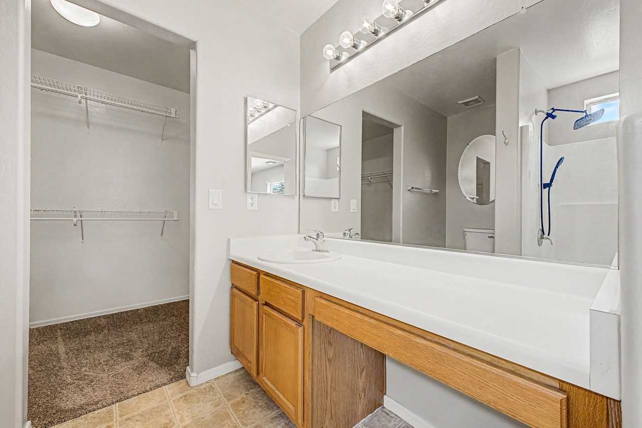 2159 W Pinkley Ave - Photo 7 of 30
