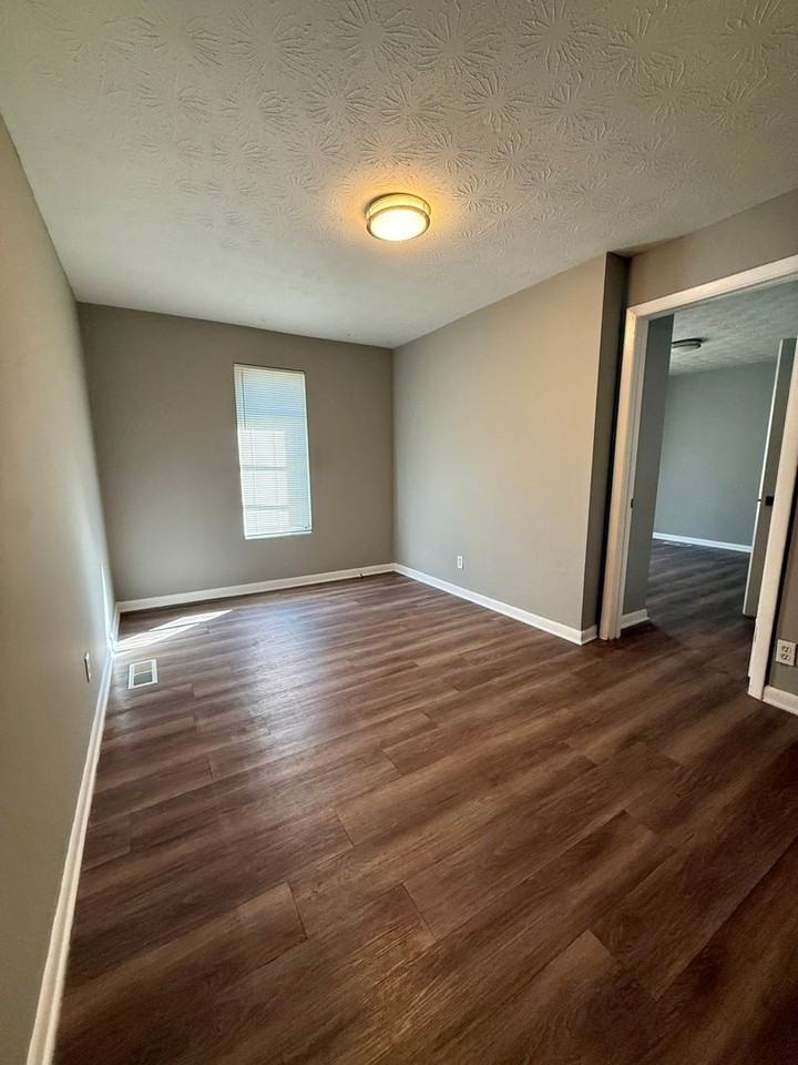 7517 Oakwood St - Photo 4 of 17