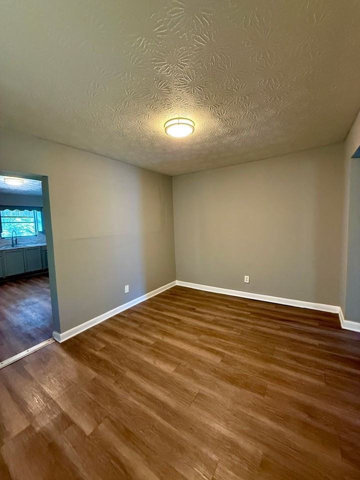 7517 Oakwood St - Photo 7 of 17