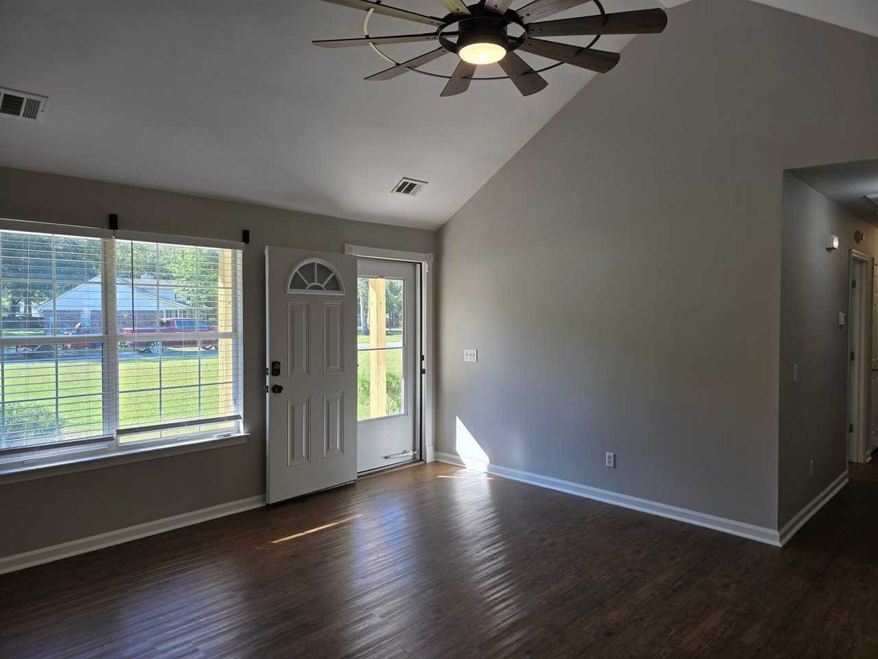 109 Ashley Dr - Photo 5 of 25