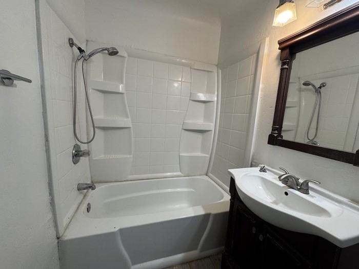1315 W Clarendon Ave #1 - Photo 6 of 9