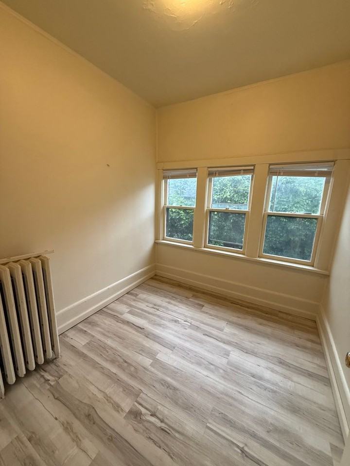 1083 Randolph Ave - Photo 4 of 22