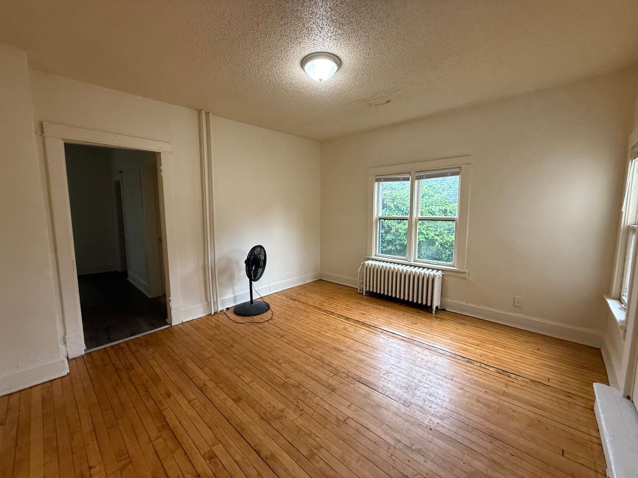 1083 Randolph Ave - Photo 7 of 22