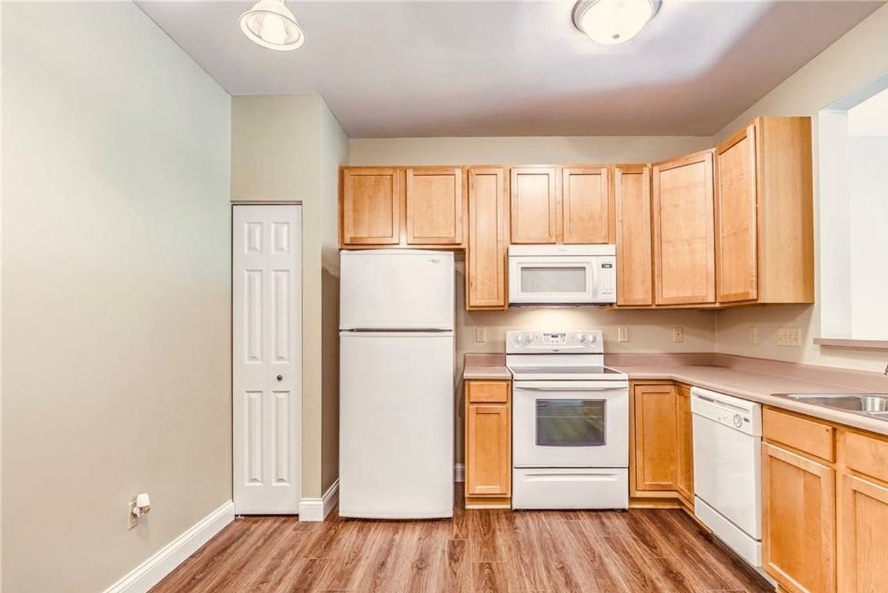 4059 Gentry Ln - Photo 3 of 11