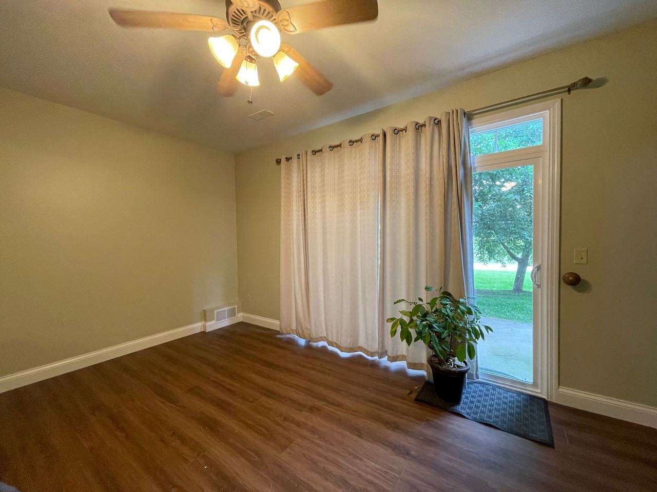 4059 Gentry Ln - Photo 6 of 11