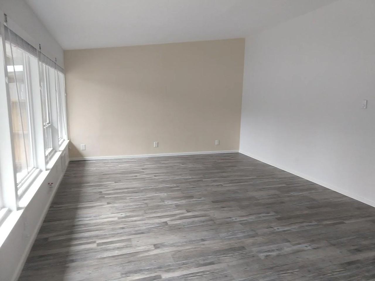 105 Nw Dogwood St - Photo 2 of 13