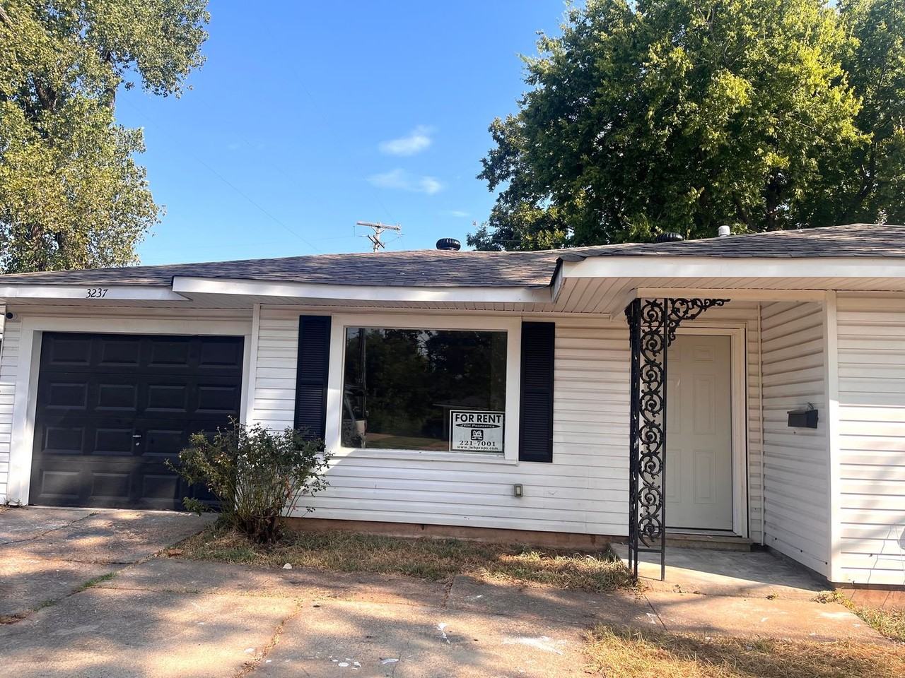 3237 Murphy St - Photo 2 of 18
