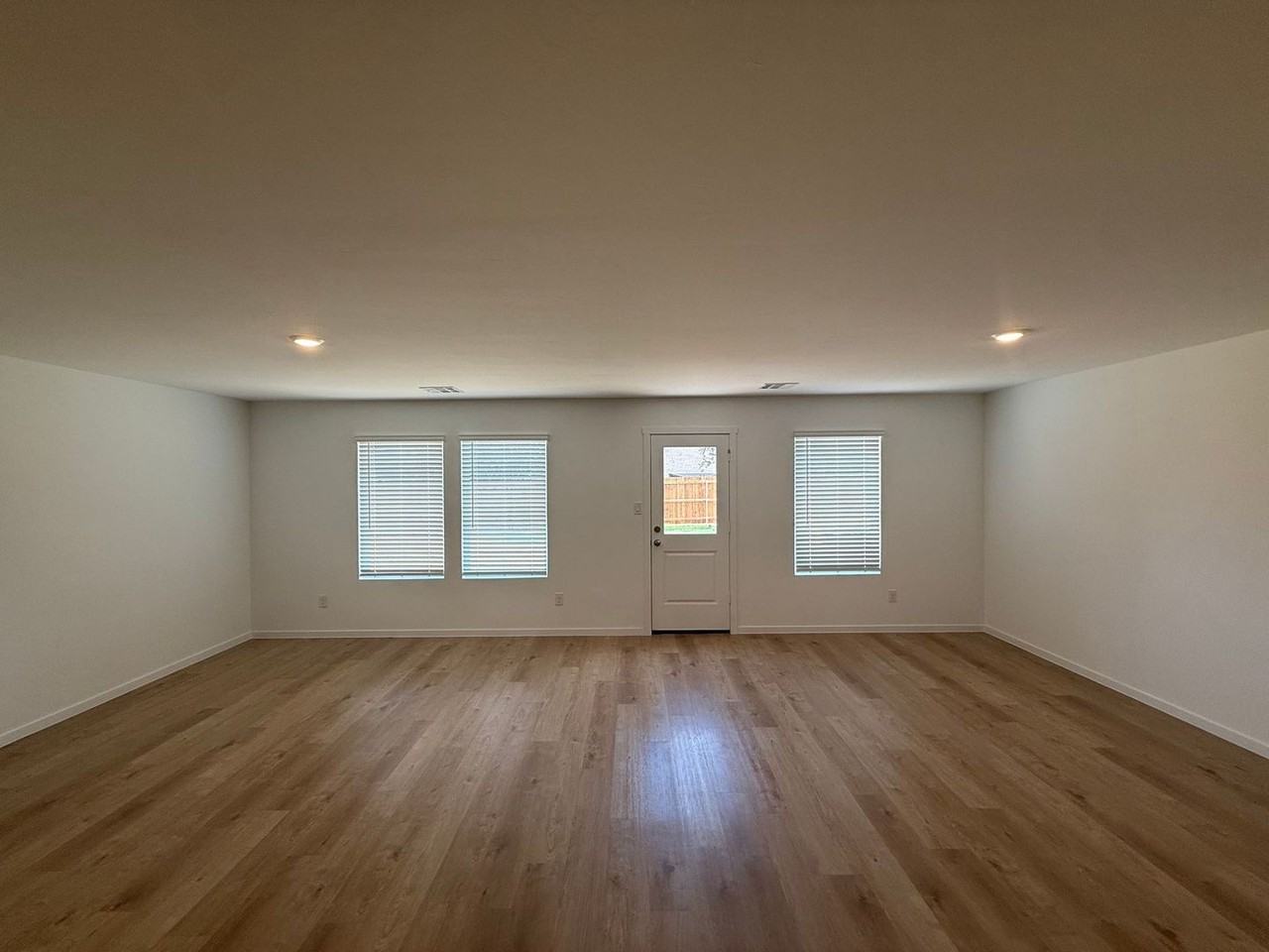 2152 Cedar Creek Ln - Photo 3 of 18