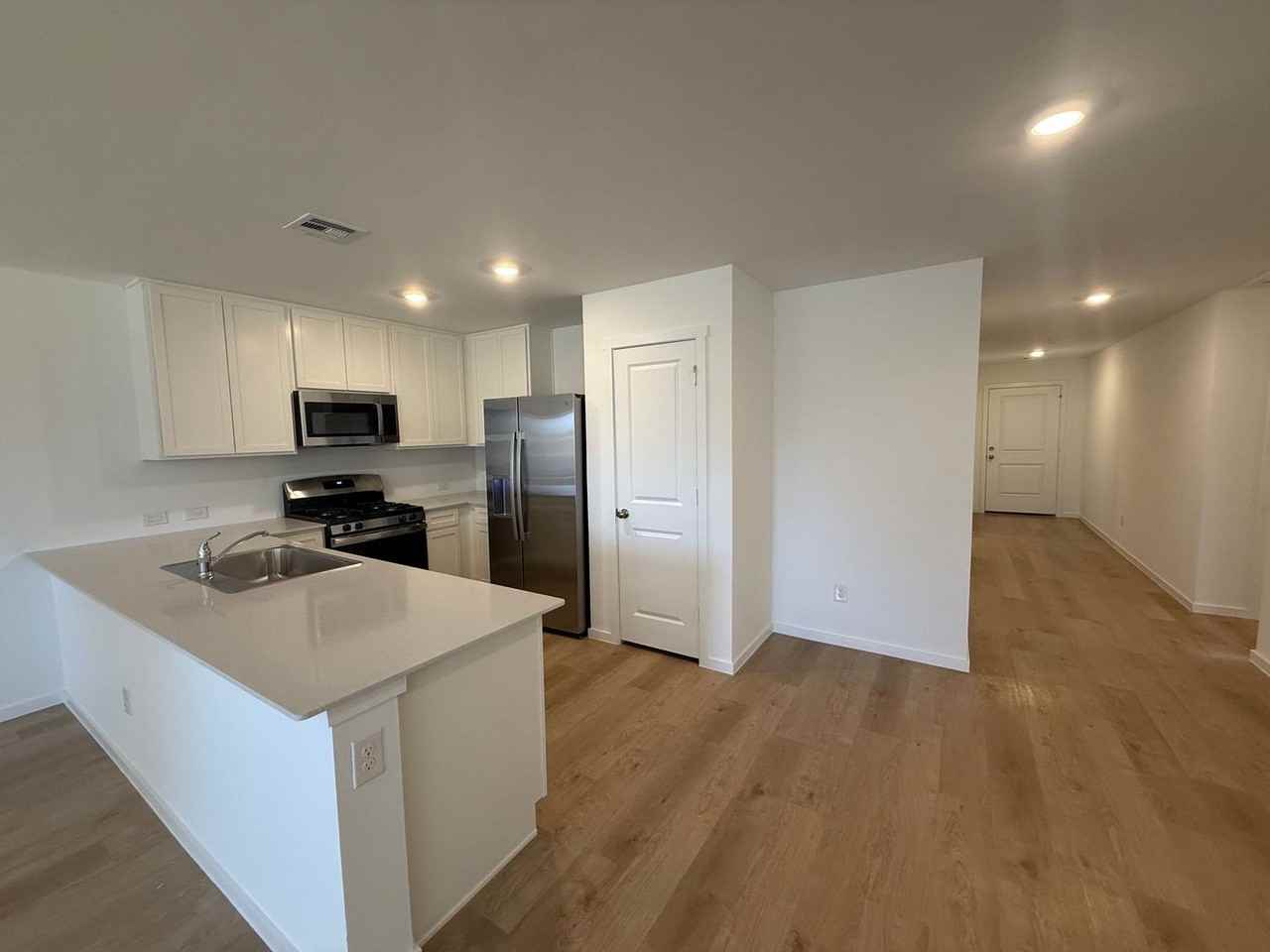 2152 Cedar Creek Ln - Photo 5 of 18