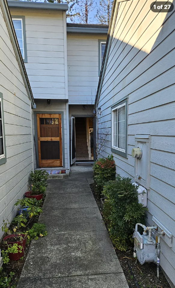 1287 Eardley Ave