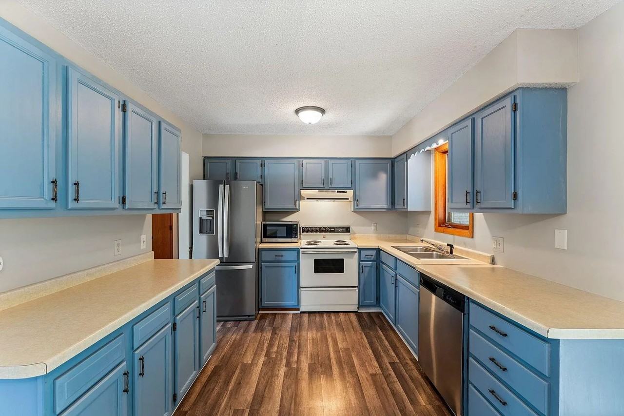 509 Mill St E - Photo 2 of 22