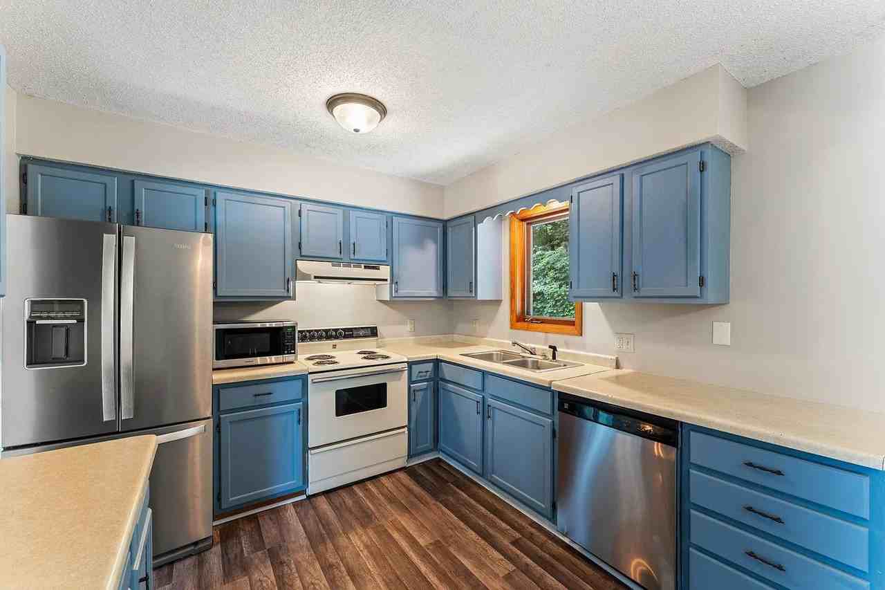 509 Mill St E - Photo 3 of 22