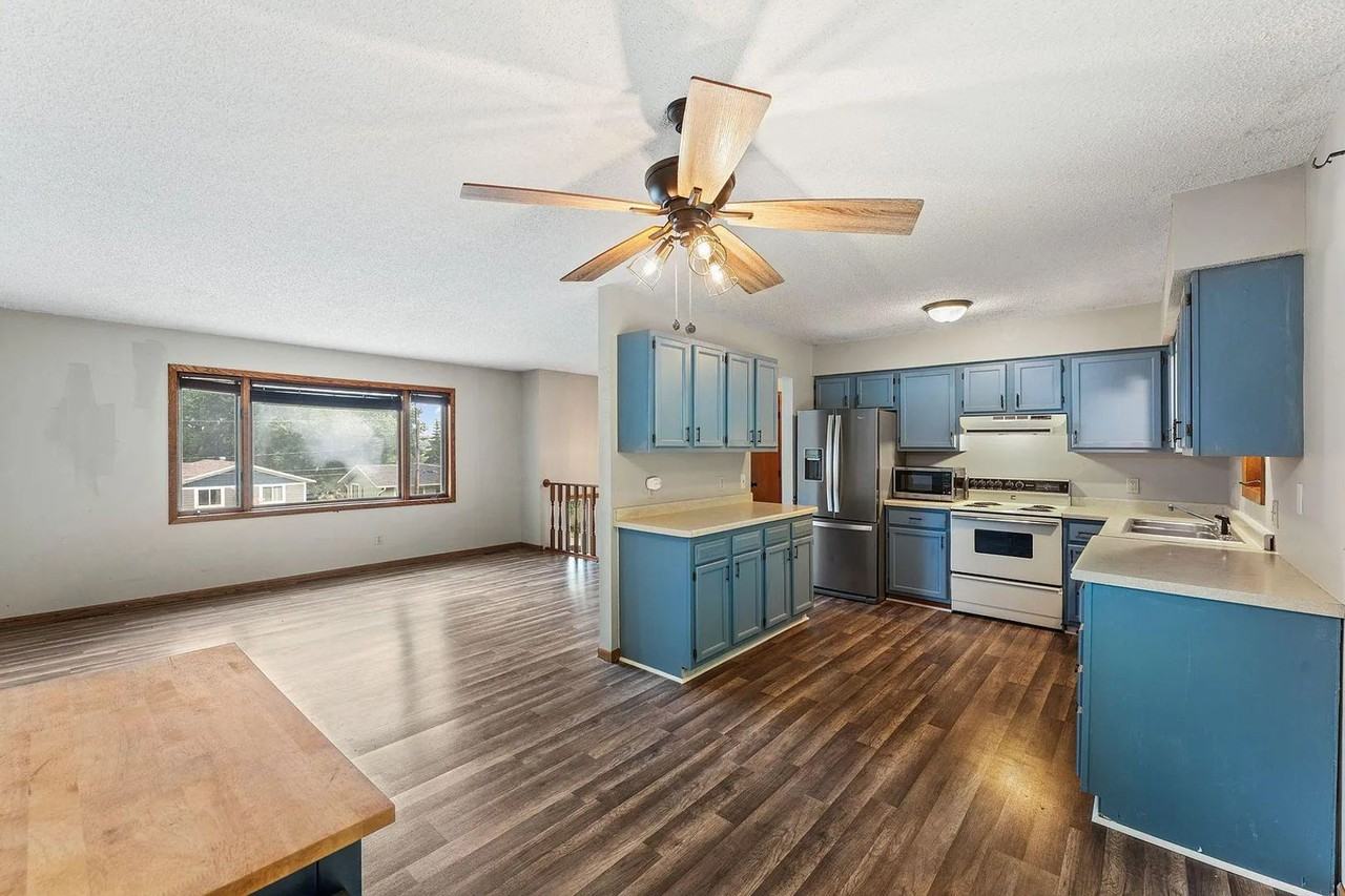 509 Mill St E - Photo 5 of 22