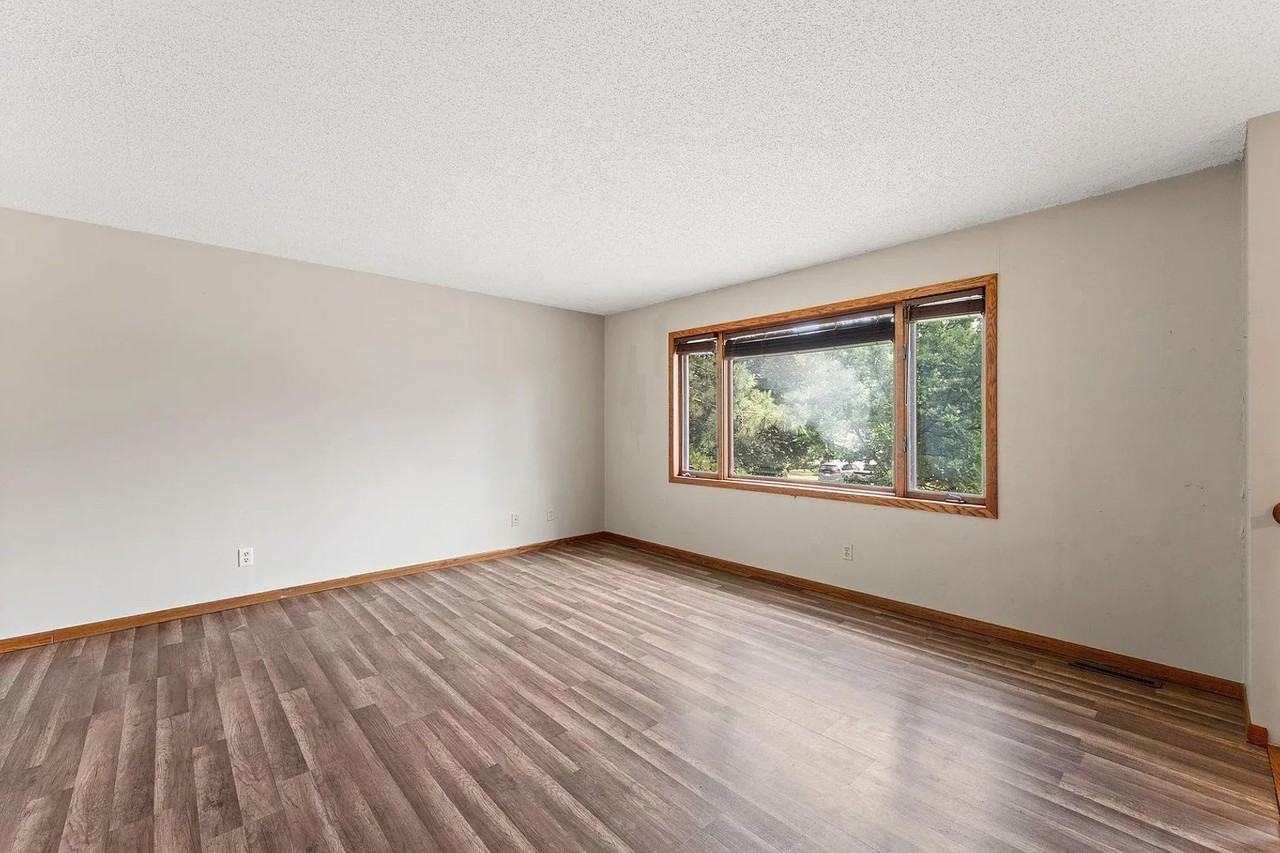 509 Mill St E - Photo 7 of 22