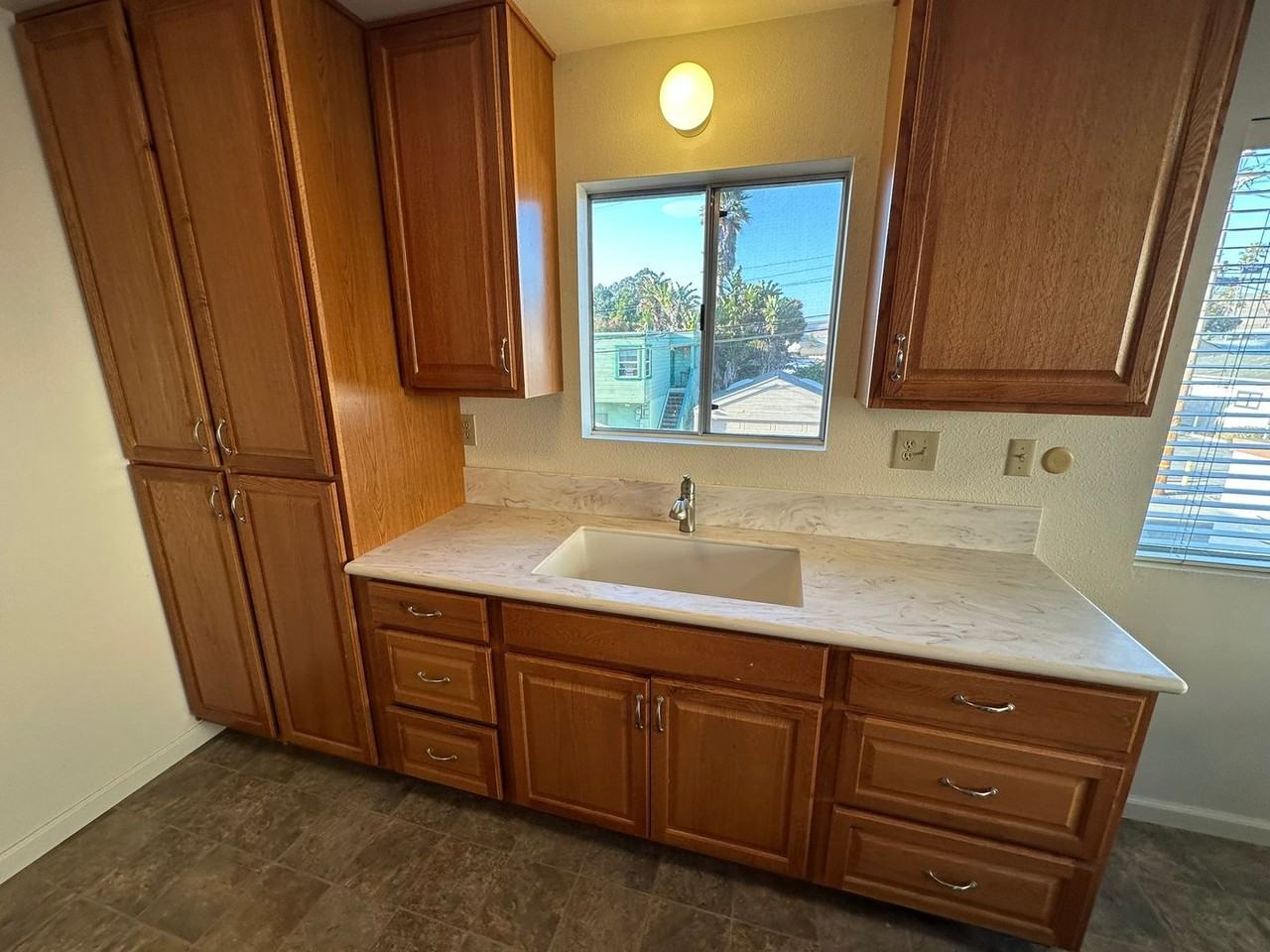 745 Pacific St - Photo 4 of 20