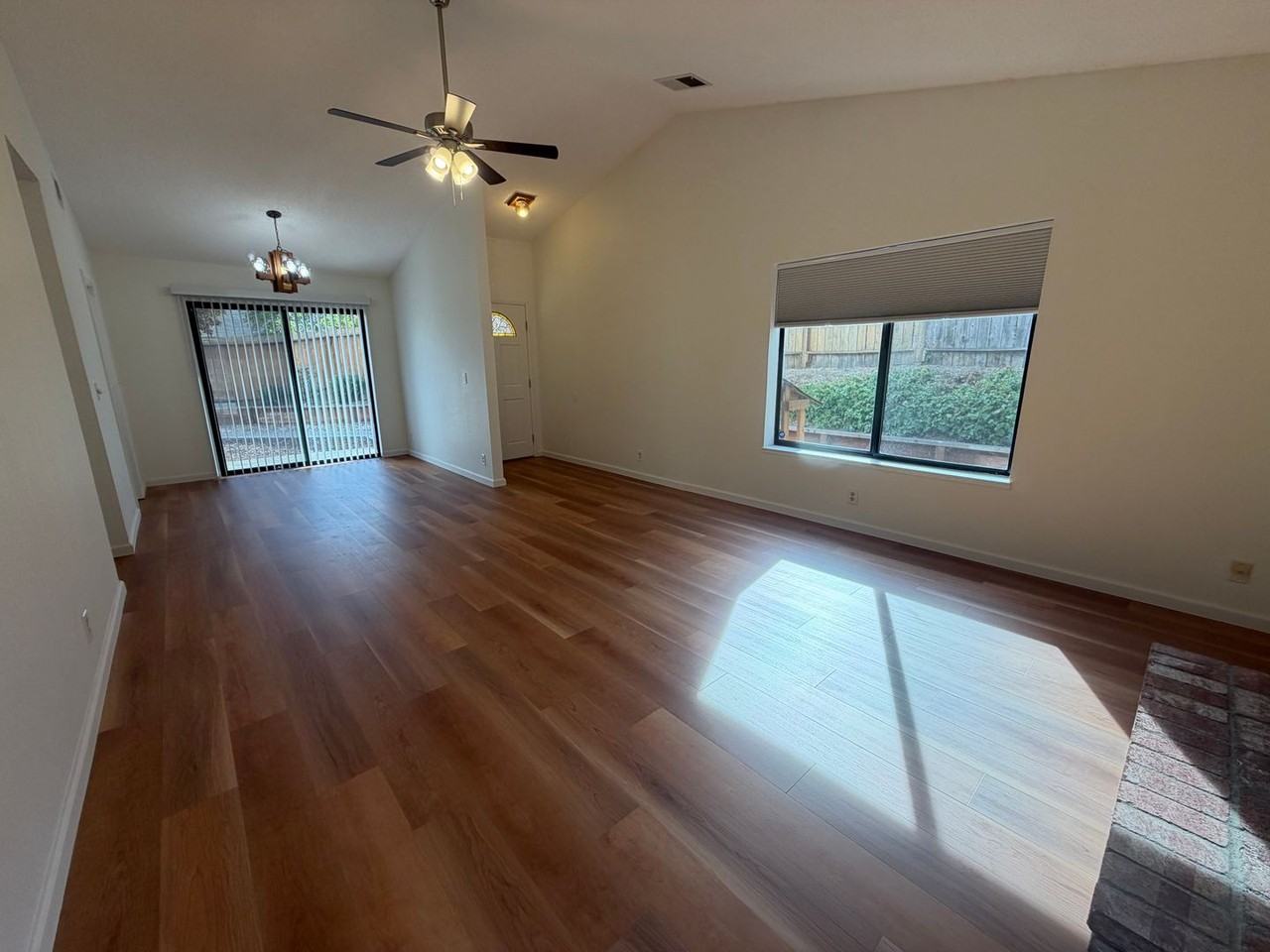 512 Laurel Ct - Photo 4 of 16