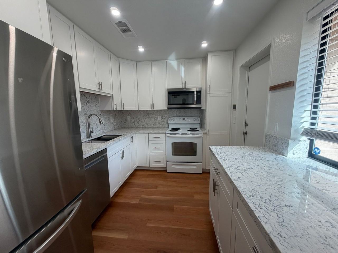 512 Laurel Ct - Photo 5 of 16