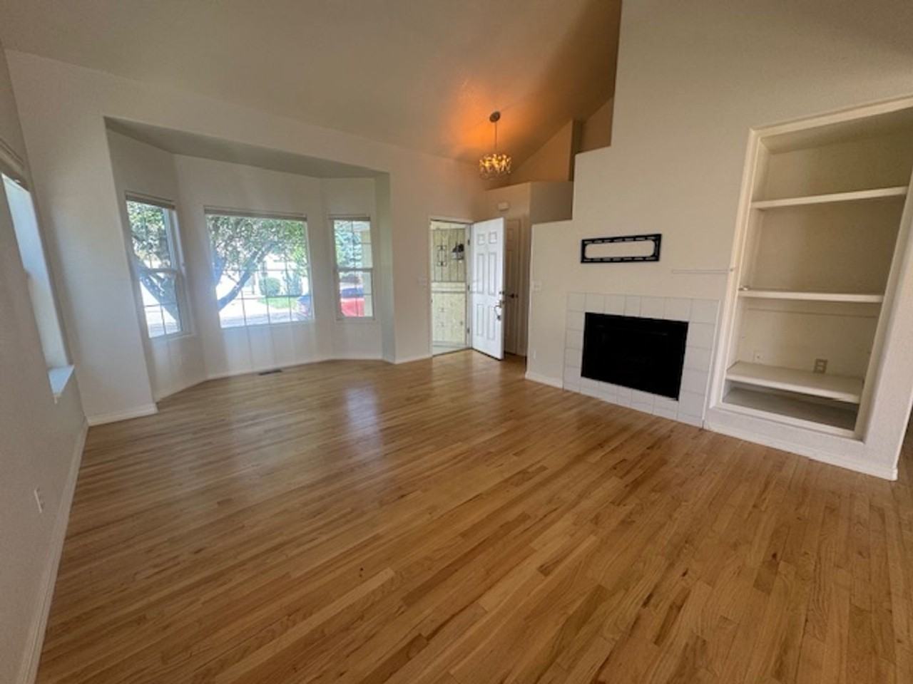 3321 Chestnut Glen Ln - Photo 2 of 37
