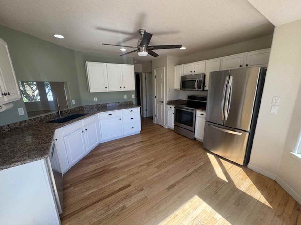 3321 Chestnut Glen Ln - Photo 6 of 37