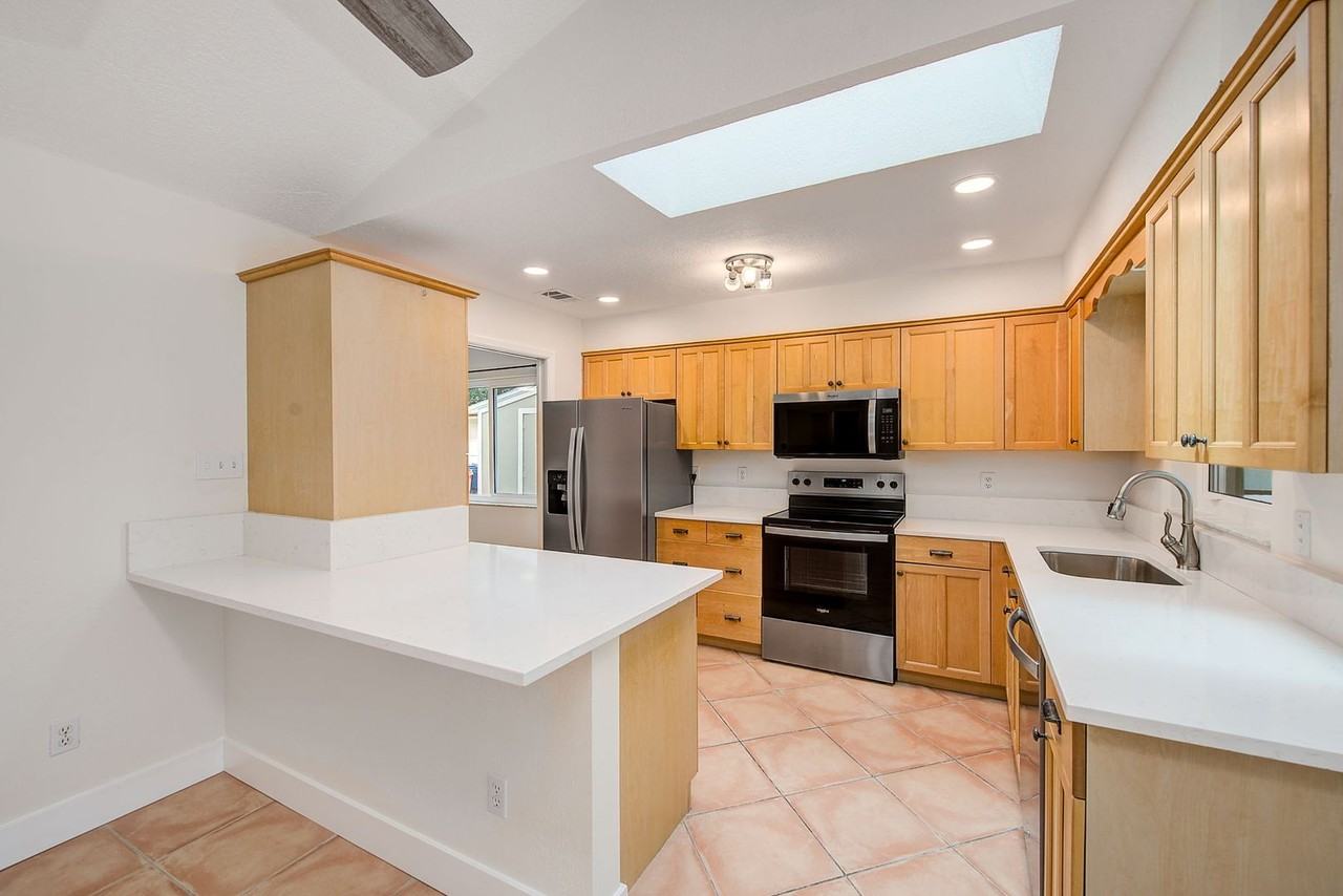 13331 Hacienda Dr - Photo 4 of 36