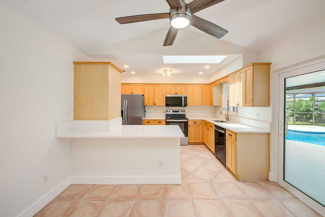 13331 Hacienda Dr - Photo 6 of 36