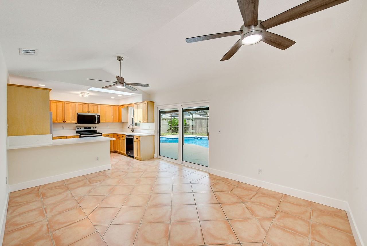 13331 Hacienda Dr - Photo 7 of 36