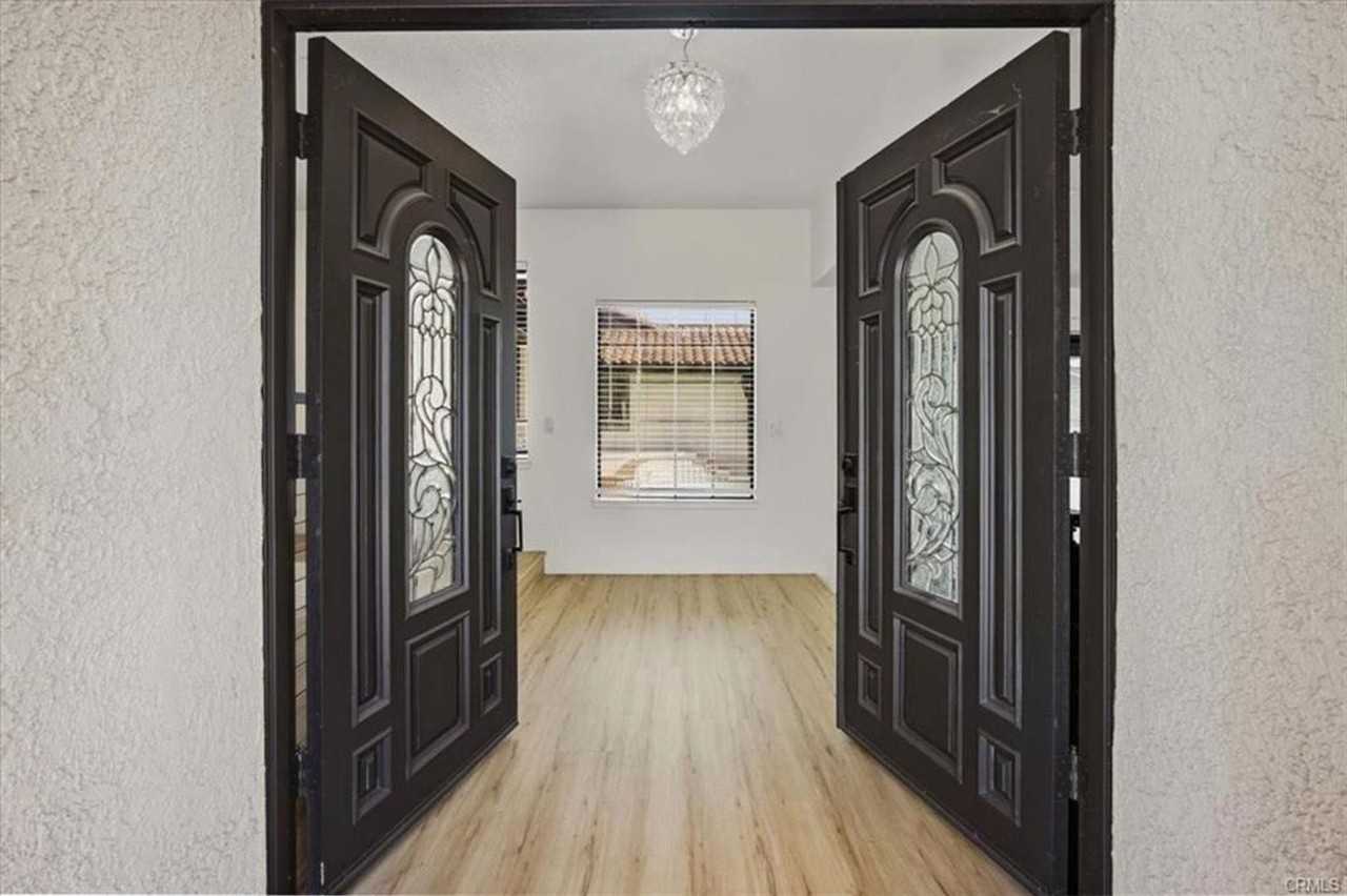 5087 Granada Ct - Photo 6 of 50
