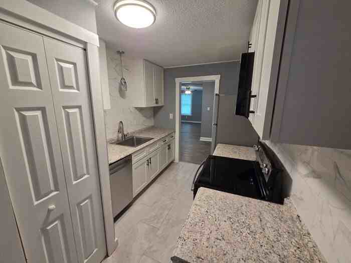 309 Bell St #4 - Photo 7 of 14
