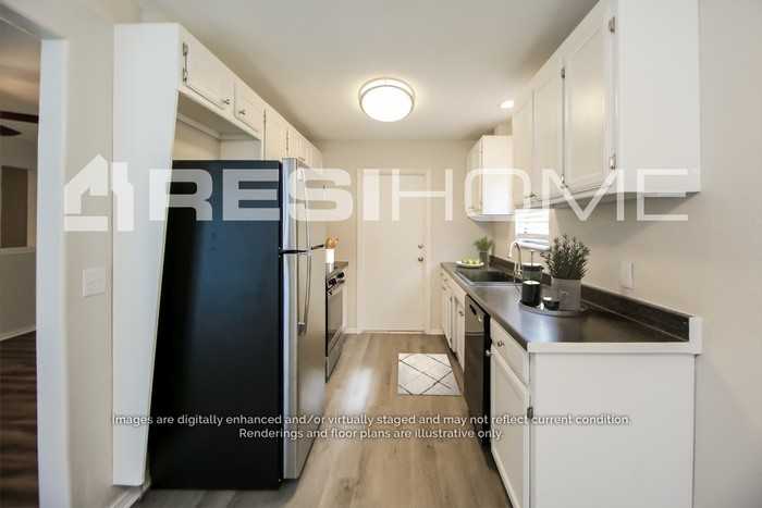 8713 Hillridge Dr - Photo 3 of 18