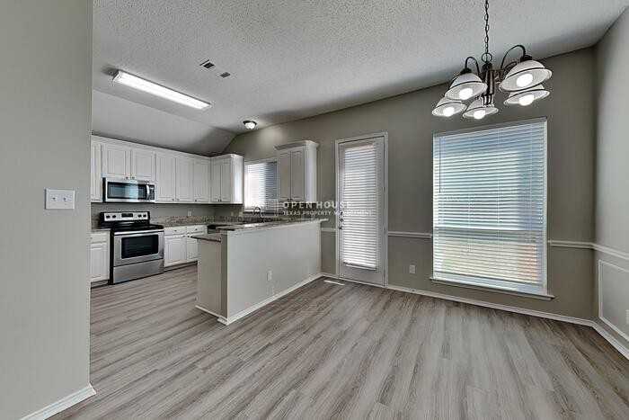 8908 Saranac Trl - Photo 7 of 20