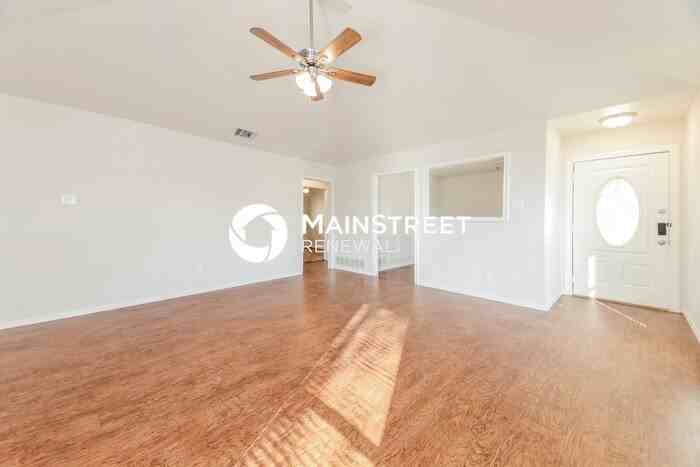 2605 Silverthorne Dr - Photo 2 of 16