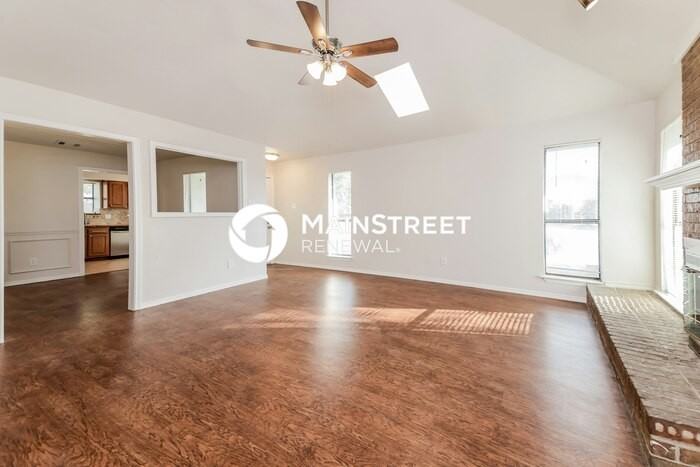 2605 Silverthorne Dr - Photo 3 of 16