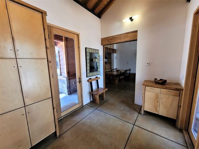 39046 Robin Rd - Photo 2 of 18
