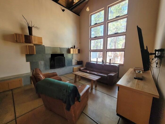 39046 Robin Rd - Photo 4 of 18