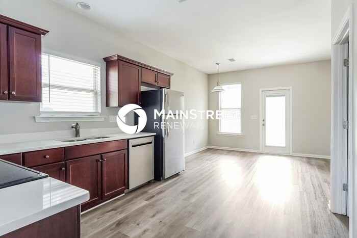 1107 Washington Dr - Photo 5 of 17