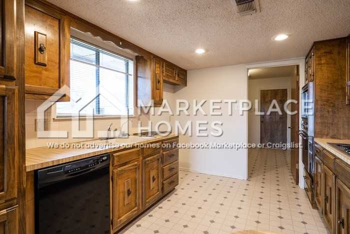 4721 W Dengar Ave - Photo 3 of 7