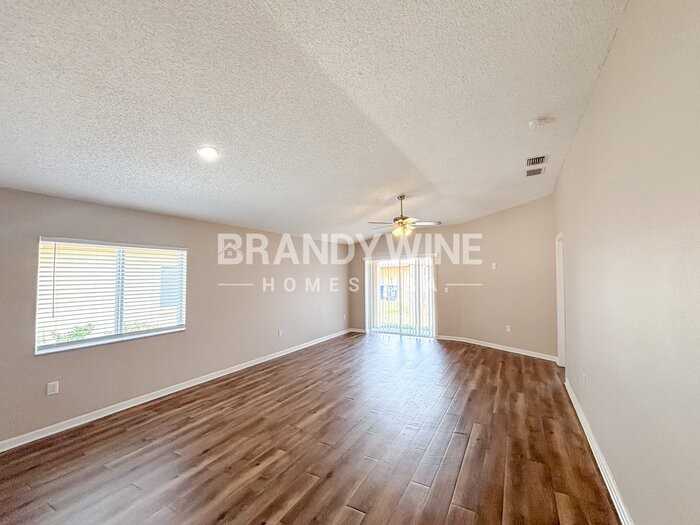 11750 Lynmoor Dr - Photo 6 of 20