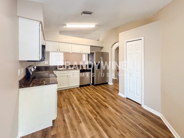 11750 Lynmoor Dr - Photo 7 of 20