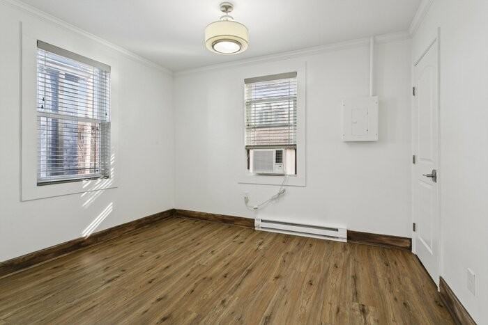 75 30th St #G1 - Photo 2 of 5