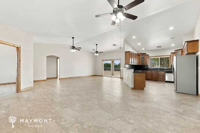 6776 N Overfield Rd - Photo 5 of 15